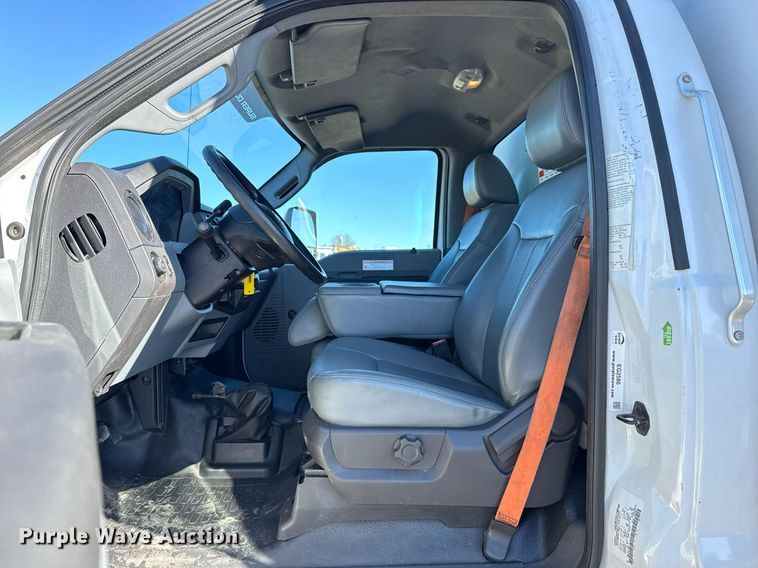 image for item EG2586 2015 Ford F750 Super Duty box truck