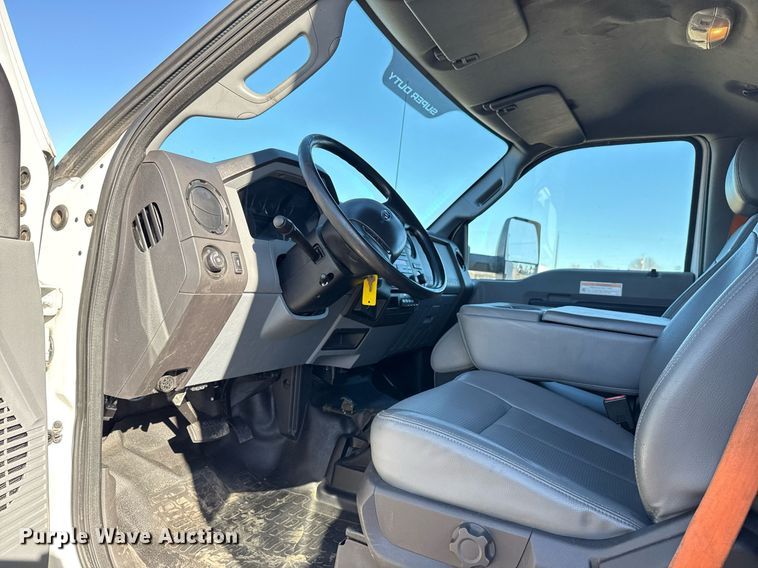 image for item EG2586 2015 Ford F750 Super Duty box truck