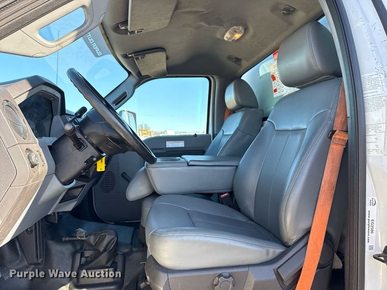 image for item EG2586 2015 Ford F750 Super Duty box truck