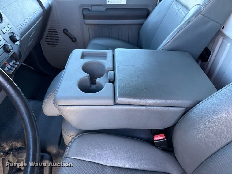 image for item EG2586 2015 Ford F750 Super Duty box truck