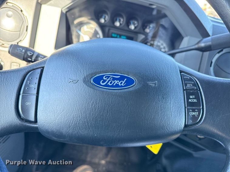 image for item EG2586 2015 Ford F750 Super Duty box truck