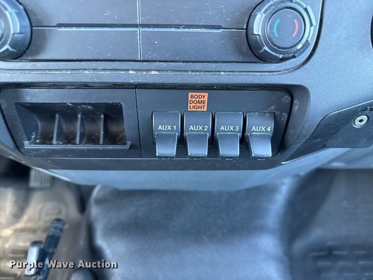 image for item EG2586 2015 Ford F750 Super Duty box truck