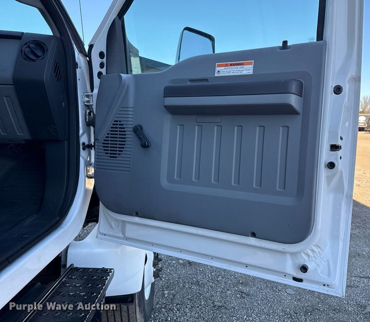 image for item EG2586 2015 Ford F750 Super Duty box truck