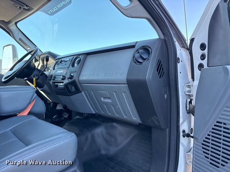 image for item EG2586 2015 Ford F750 Super Duty box truck