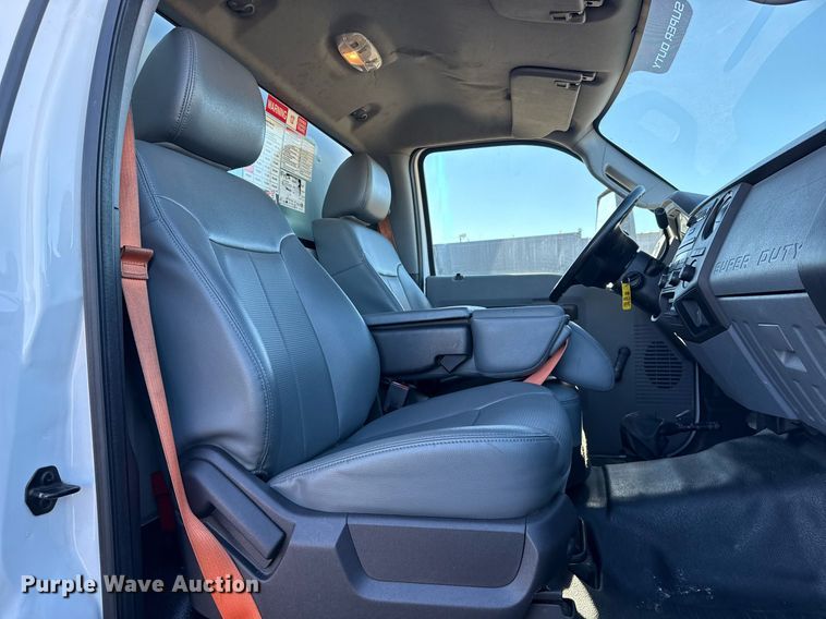 image for item EG2586 2015 Ford F750 Super Duty box truck