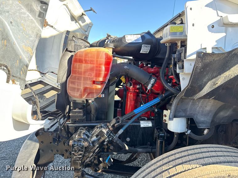 image for item EG2586 2015 Ford F750 Super Duty box truck