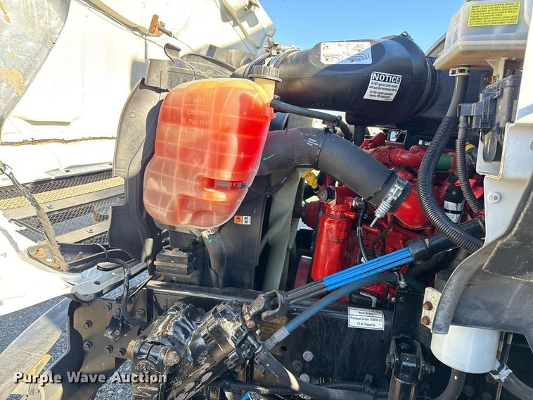 image for item EG2586 2015 Ford F750 Super Duty box truck