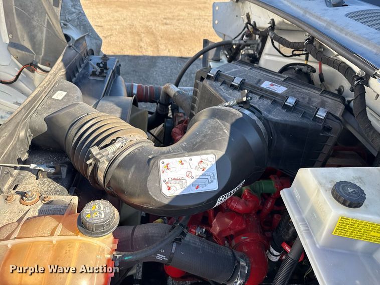 image for item EG2586 2015 Ford F750 Super Duty box truck