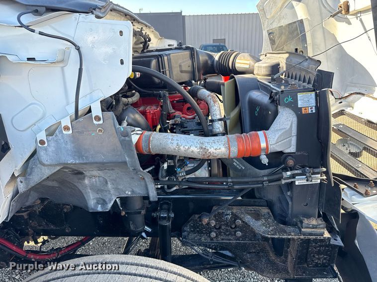 image for item EG2586 2015 Ford F750 Super Duty box truck