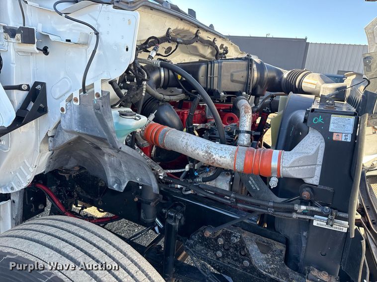 image for item EG2586 2015 Ford F750 Super Duty box truck