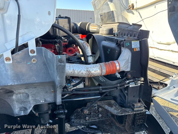 image for item EG2586 2015 Ford F750 Super Duty box truck