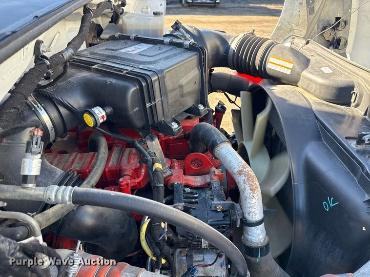 image for item EG2586 2015 Ford F750 Super Duty box truck