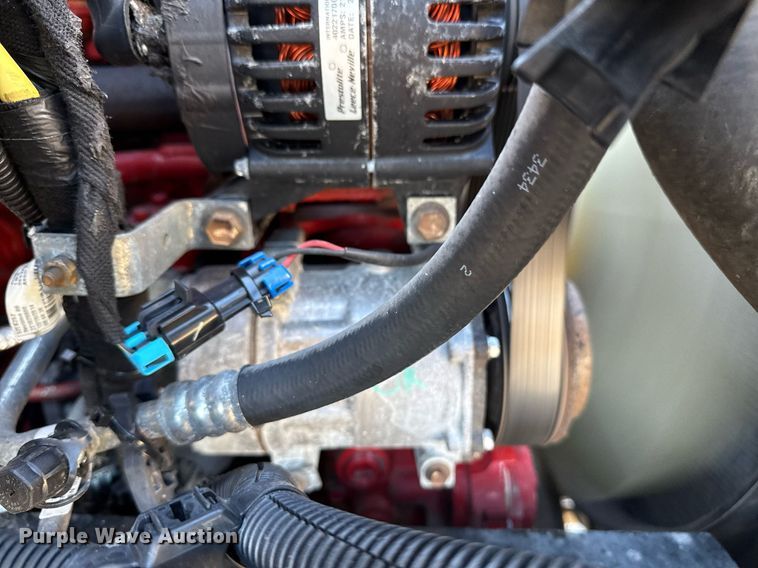 image for item EG2586 2015 Ford F750 Super Duty box truck