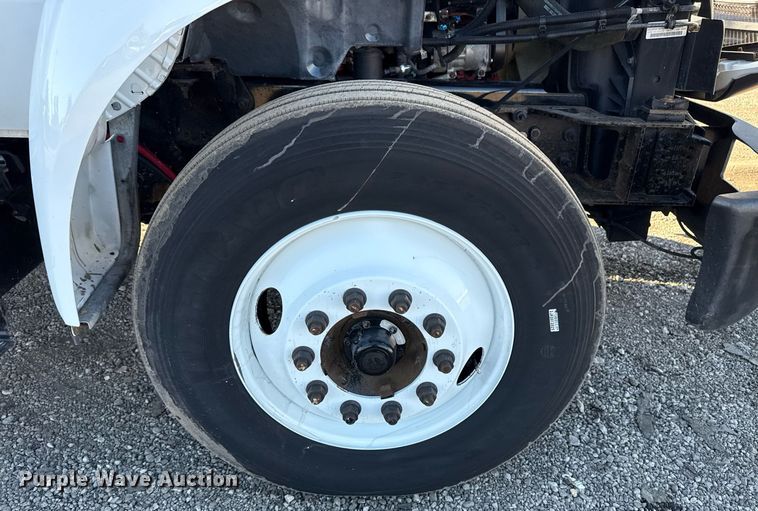 image for item EG2586 2015 Ford F750 Super Duty box truck