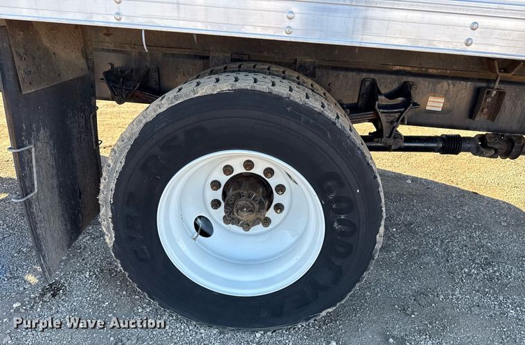 image for item EG2586 2015 Ford F750 Super Duty box truck