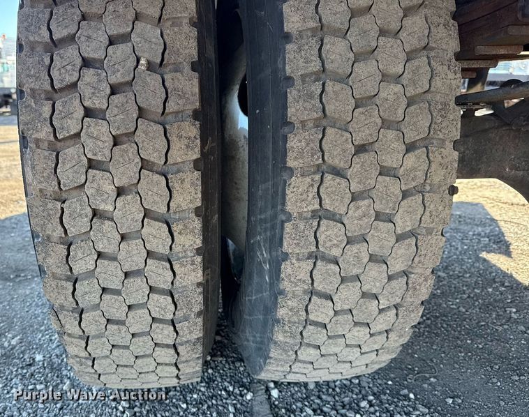 image for item EG2586 2015 Ford F750 Super Duty box truck