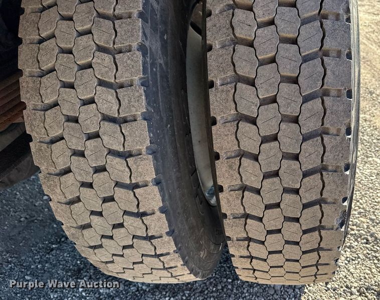 image for item EG2586 2015 Ford F750 Super Duty box truck