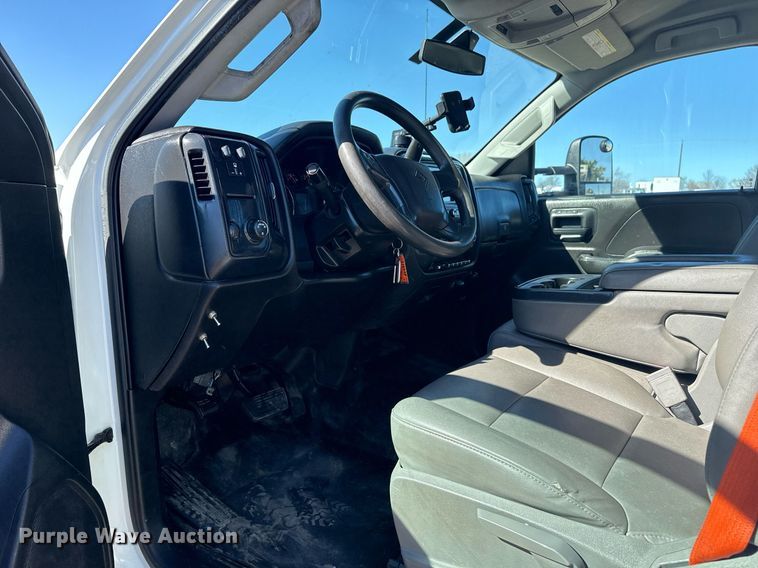 image for item EG2596 2019 International CV515 flatbed truck