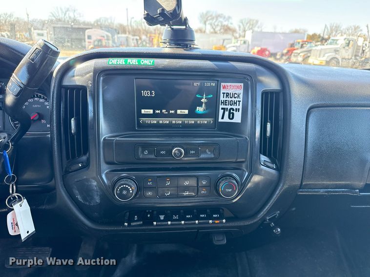 image for item EG2596 2019 International CV515 flatbed truck