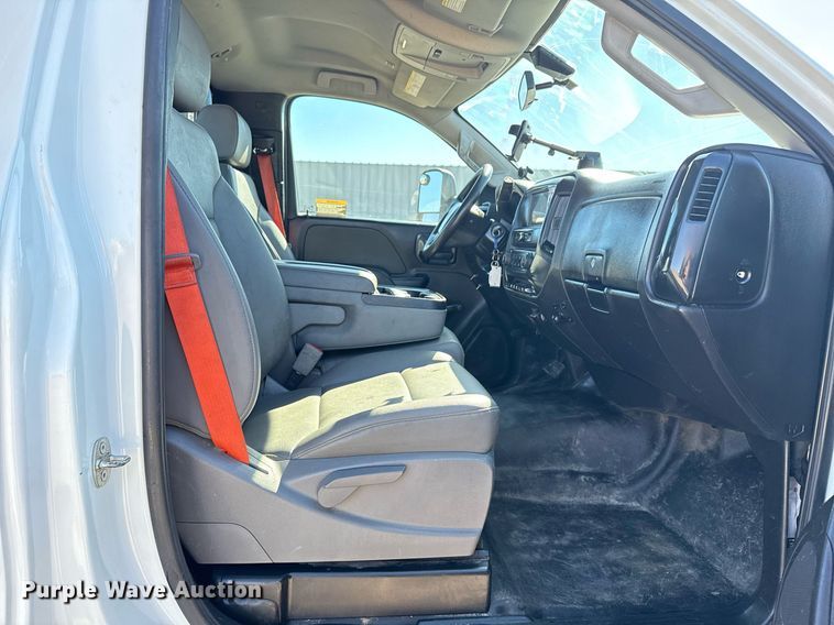 image for item EG2596 2019 International CV515 flatbed truck