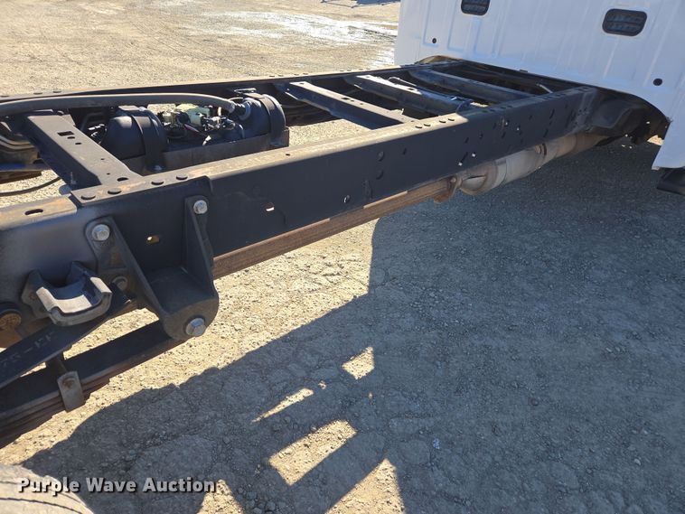 image for item EI4170 2016 Ford F550 truck cab and chassis