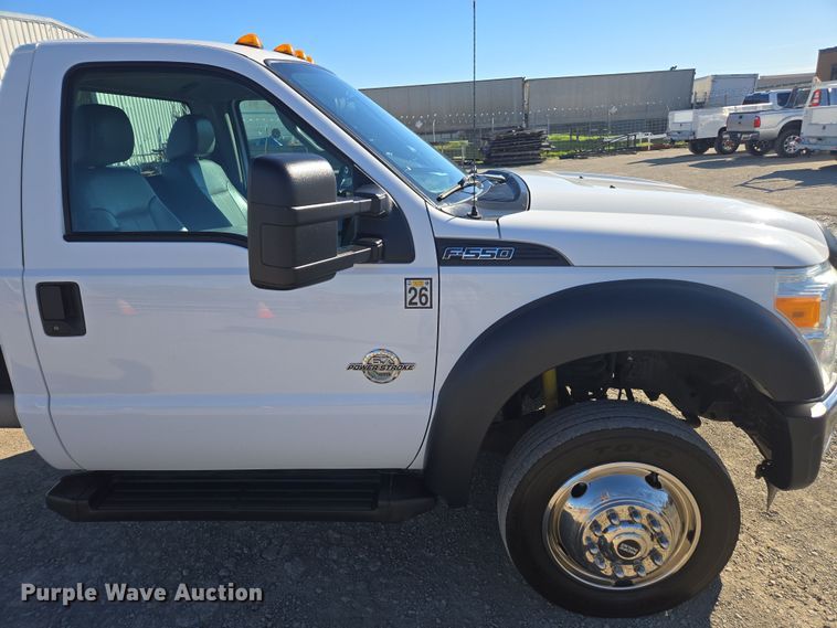 image for item EI4170 2016 Ford F550 truck cab and chassis