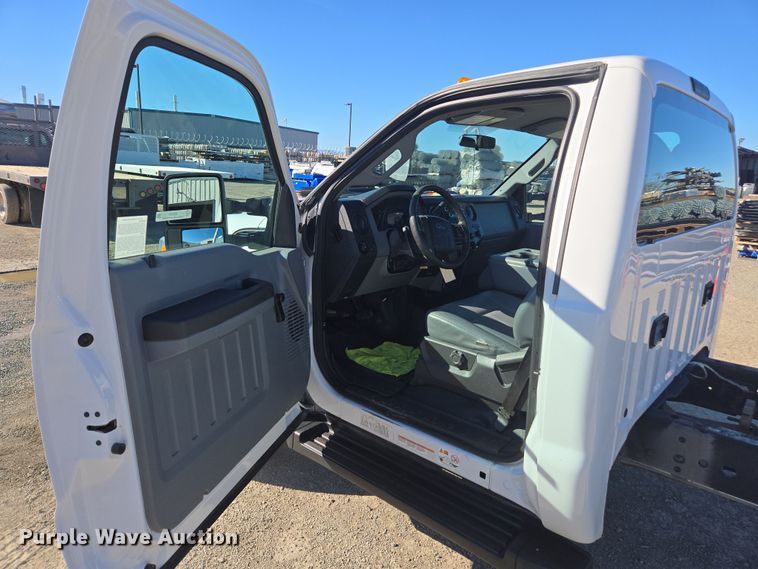 image for item EI4170 2016 Ford F550 truck cab and chassis