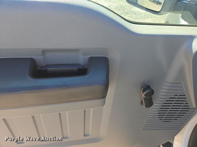 image for item EI4170 2016 Ford F550 truck cab and chassis