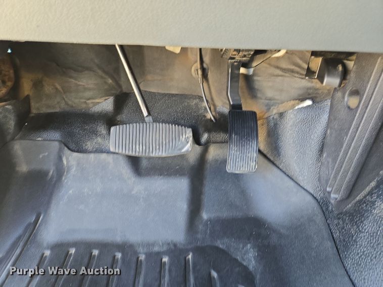 image for item EI4170 2016 Ford F550 truck cab and chassis