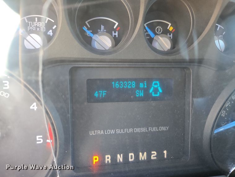 image for item EI4170 2016 Ford F550 truck cab and chassis