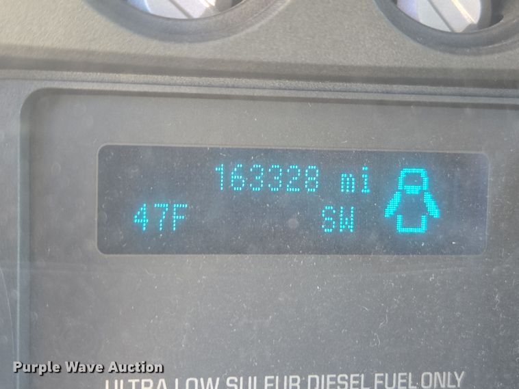 image for item EI4170 2016 Ford F550 truck cab and chassis