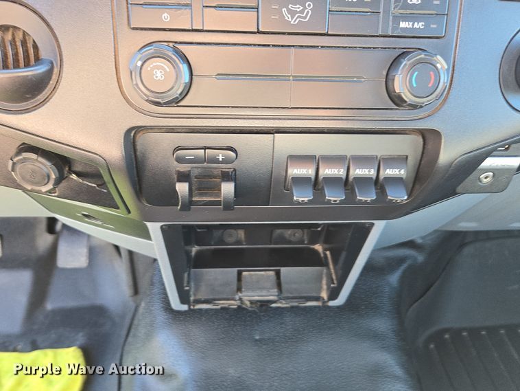 image for item EI4170 2016 Ford F550 truck cab and chassis