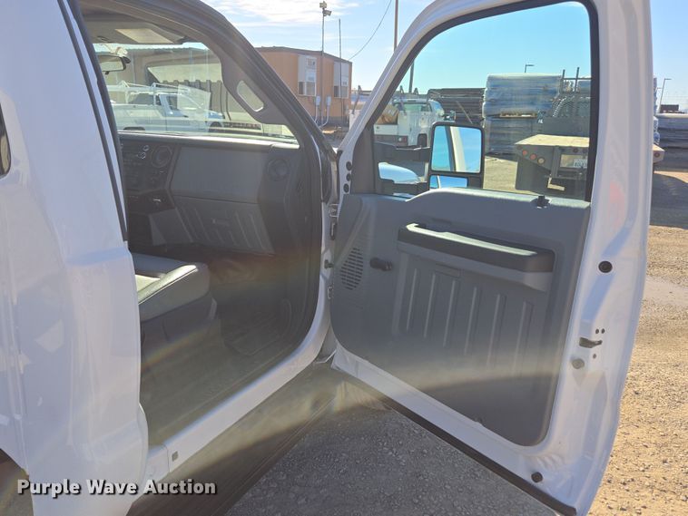 image for item EI4170 2016 Ford F550 truck cab and chassis