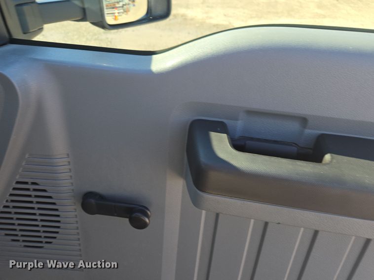 image for item EI4170 2016 Ford F550 truck cab and chassis