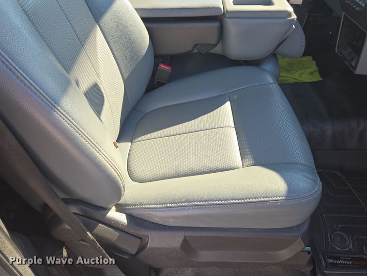 image for item EI4170 2016 Ford F550 truck cab and chassis