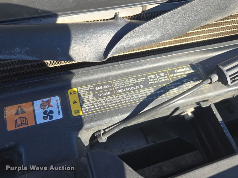 image for item EI4170 2016 Ford F550 truck cab and chassis