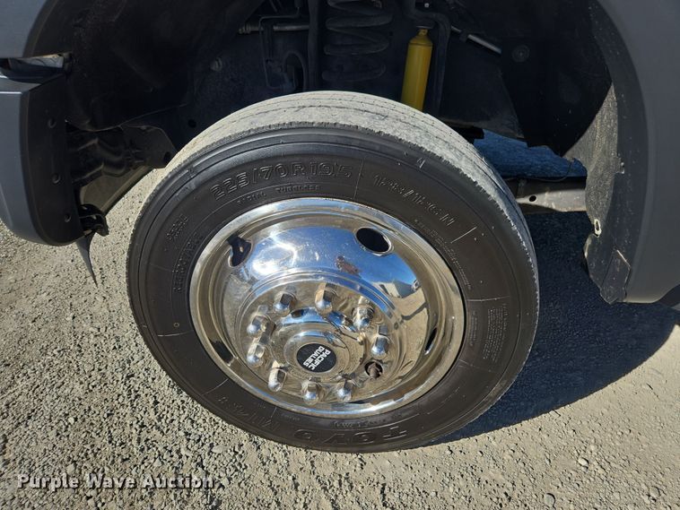 image for item EI4170 2016 Ford F550 truck cab and chassis