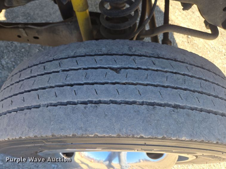 image for item EI4170 2016 Ford F550 truck cab and chassis