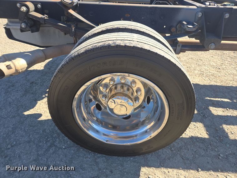 image for item EI4170 2016 Ford F550 truck cab and chassis