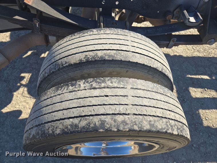 image for item EI4170 2016 Ford F550 truck cab and chassis