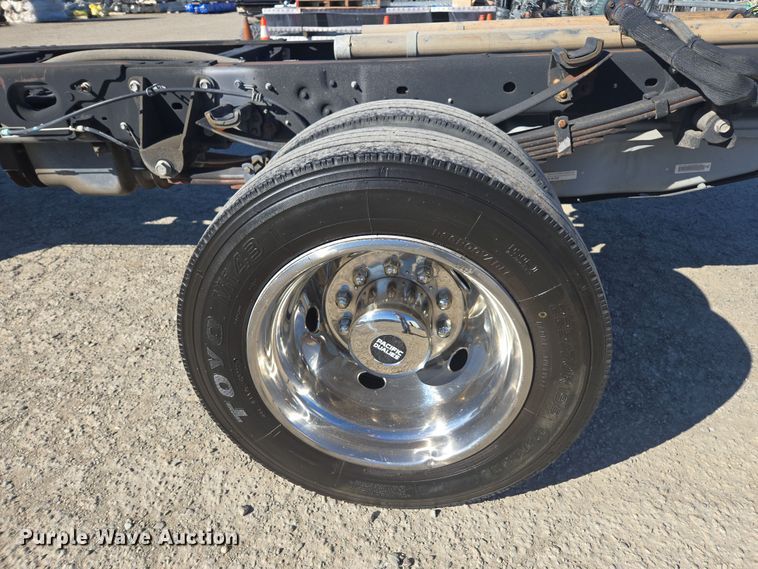 image for item EI4170 2016 Ford F550 truck cab and chassis