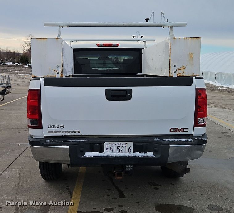 image for item EI8851 2013 GMC Sierra 2500HD Ext. Cab pickup truck