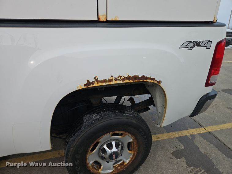 image for item EI8851 2013 GMC Sierra 2500HD Ext. Cab pickup truck