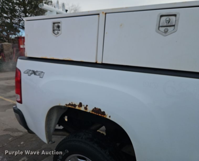 image for item EI8851 2013 GMC Sierra 2500HD Ext. Cab pickup truck