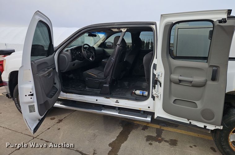 image for item EI8851 2013 GMC Sierra 2500HD Ext. Cab pickup truck