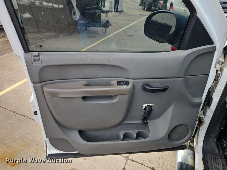 image for item EI8851 2013 GMC Sierra 2500HD Ext. Cab pickup truck