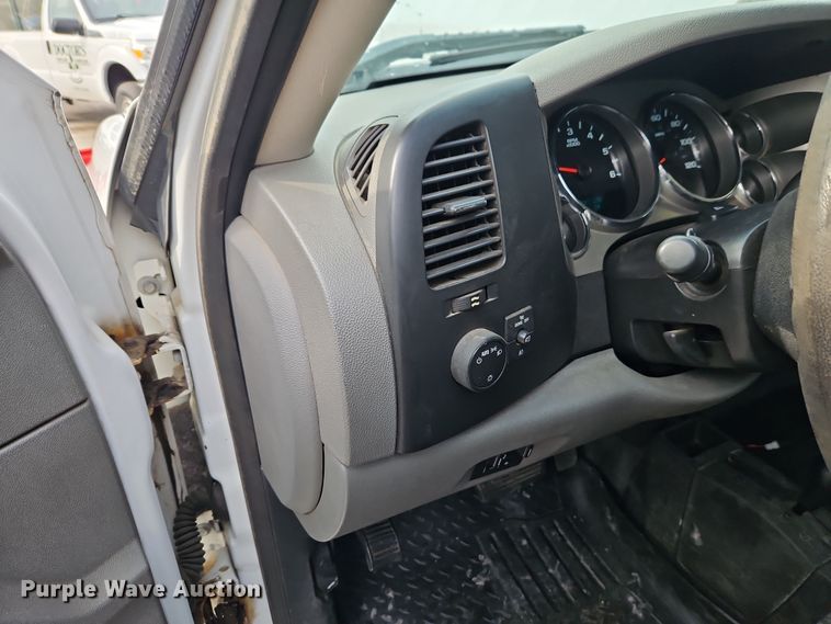 image for item EI8851 2013 GMC Sierra 2500HD Ext. Cab pickup truck