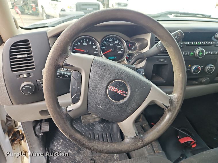 image for item EI8851 2013 GMC Sierra 2500HD Ext. Cab pickup truck