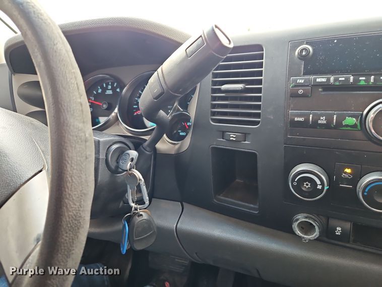 image for item EI8851 2013 GMC Sierra 2500HD Ext. Cab pickup truck