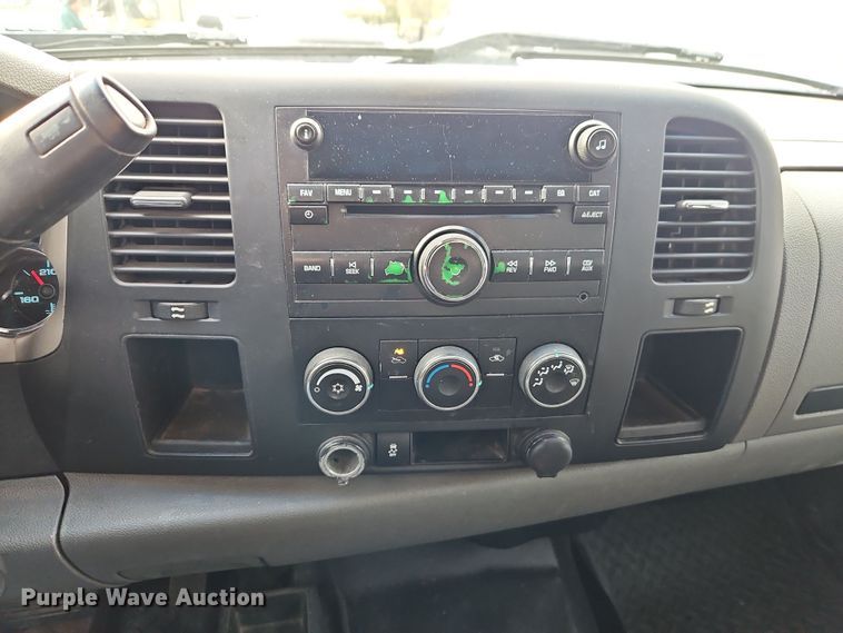 image for item EI8851 2013 GMC Sierra 2500HD Ext. Cab pickup truck